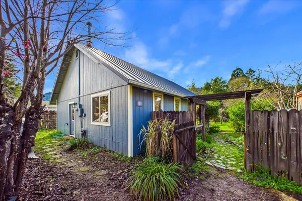 190 Pine Street, Redway, CA 95560