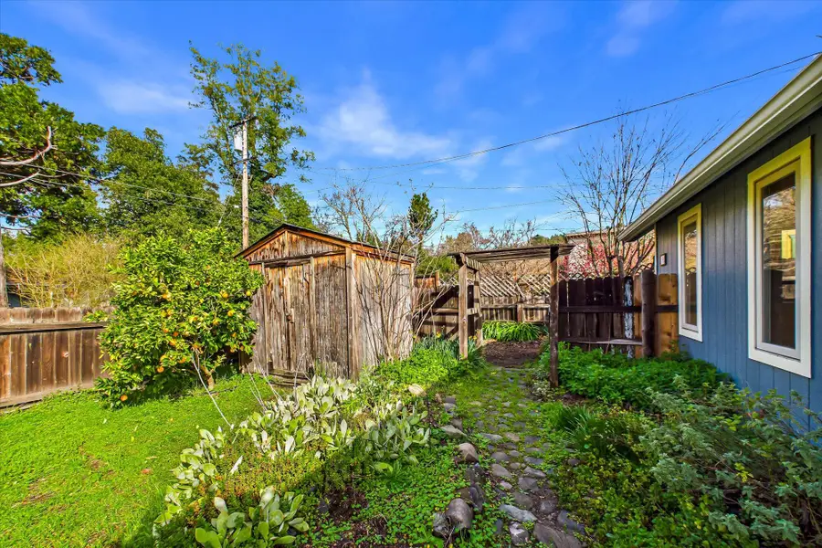 190 Pine Street, Redway, CA 95560 - #3