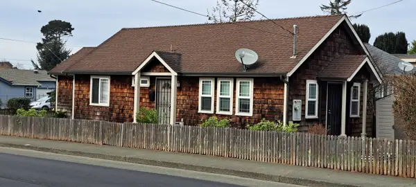1304 Mccullens Avenue, Eureka, CA 95503