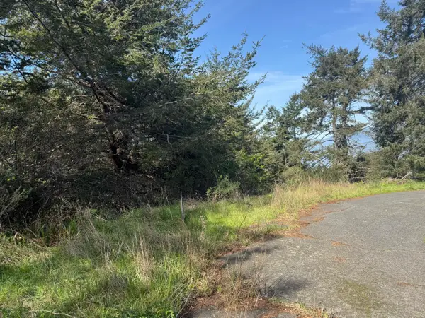 66 Redcrest Court, Shelter Cove, CA 95589