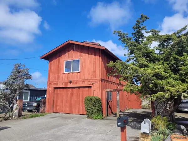 98 Perch Street, King Salmon South, CA 95503
