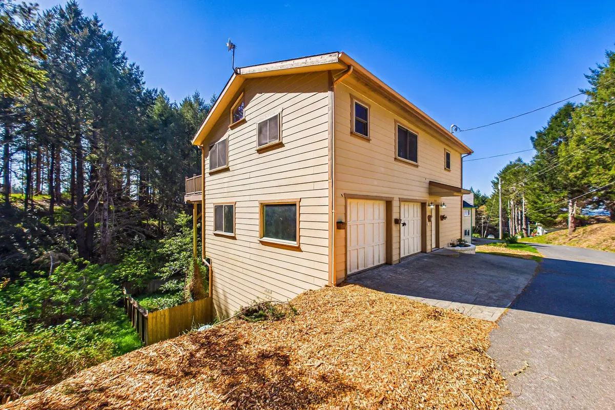 950 Spring Road, Whitethorn, CA 95589 - #1