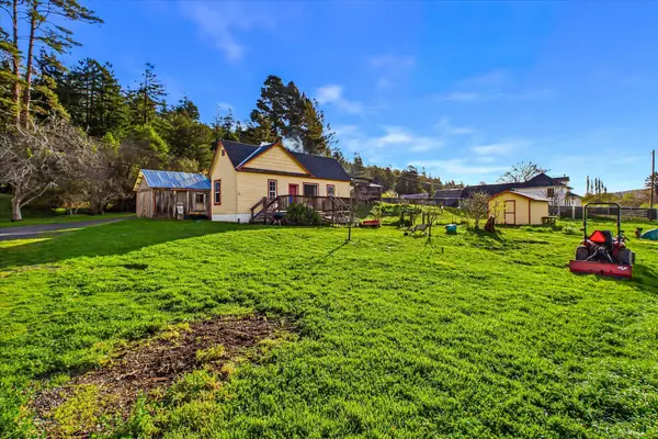 77 Love Lee Lane, Carlotta, CA 95528