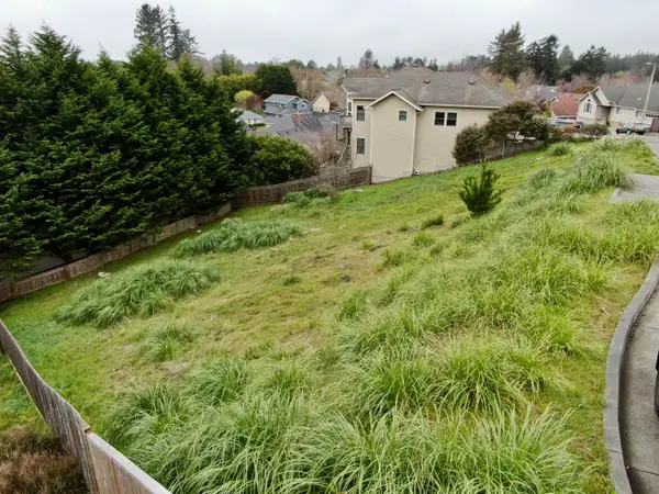 2250 Sunset Place, McKinleyville, CA 95519