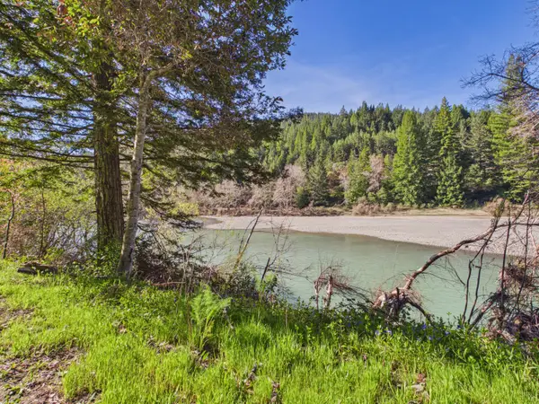 1895 Avenue Of The Giants Avenue, Phillipsville, CA 95559