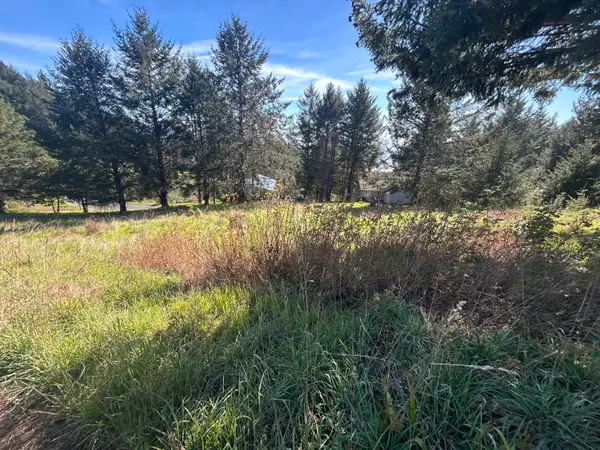 66 Vista Road, Shelter Cove, CA 95589