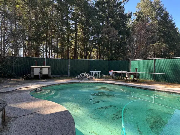 25 Sunset Lane, Willow Creek, CA 95573