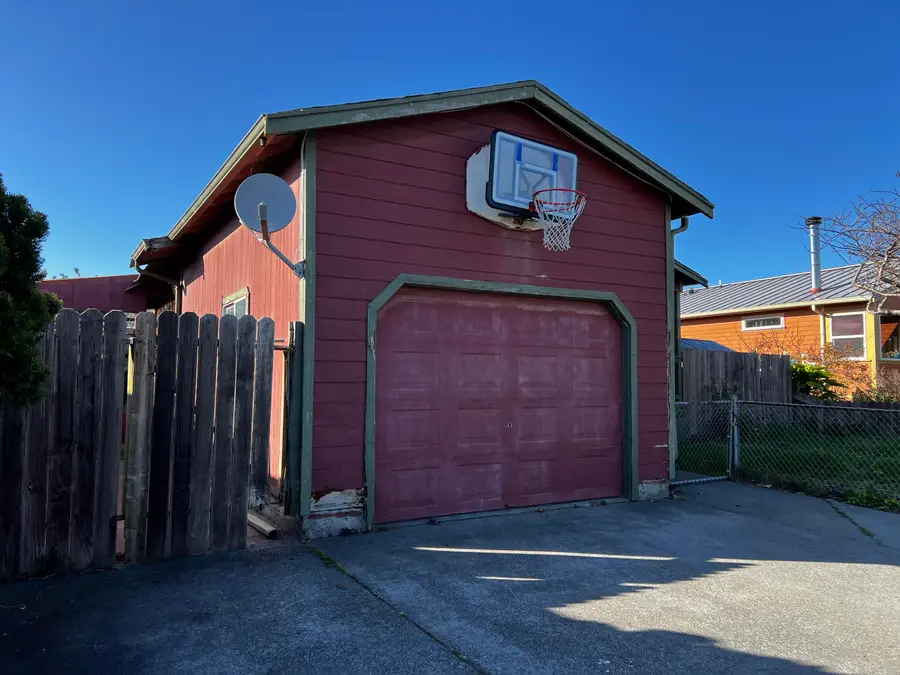 1852 Wavecrest Avenue, McKinleyville, CA 95519 - #2