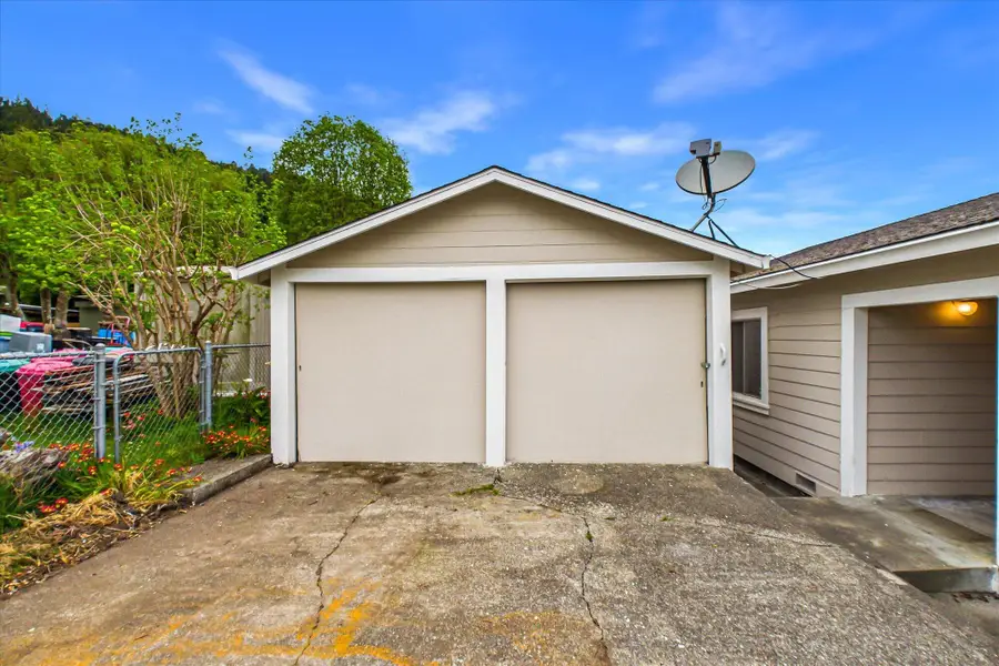 125 Elm Street, Rio Dell, CA 95562 - #3