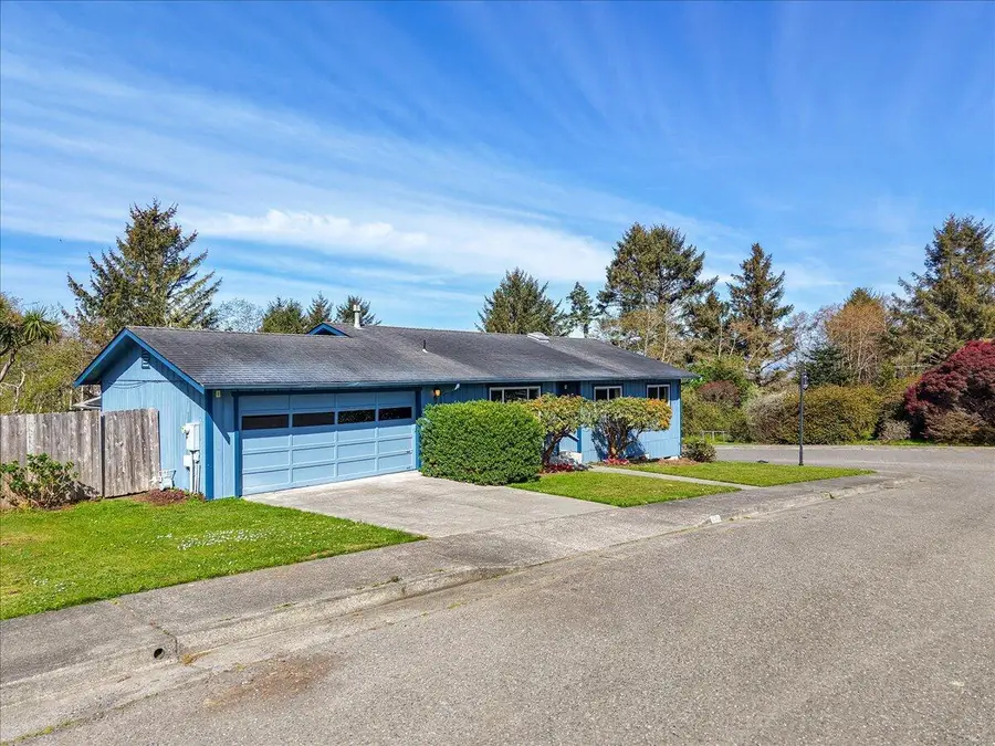 6170 Abrahamsen Court, Eureka, CA 95503 - #2