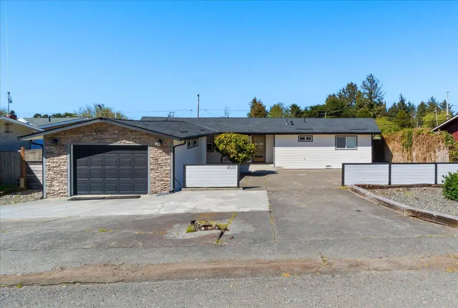 2533 Donna Drive, Humboldt Hill, CA 95503 - #2