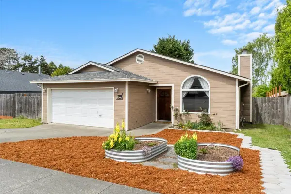 2388 Hannah Court, Fortuna, CA 95540