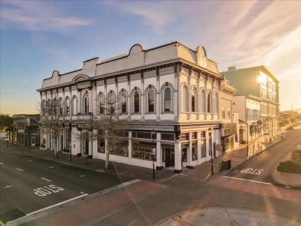 123 F Street, Eureka, CA 95501