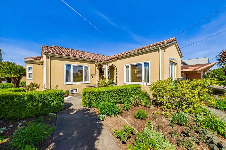 838 J Street, Eureka, CA 95501 - #3
