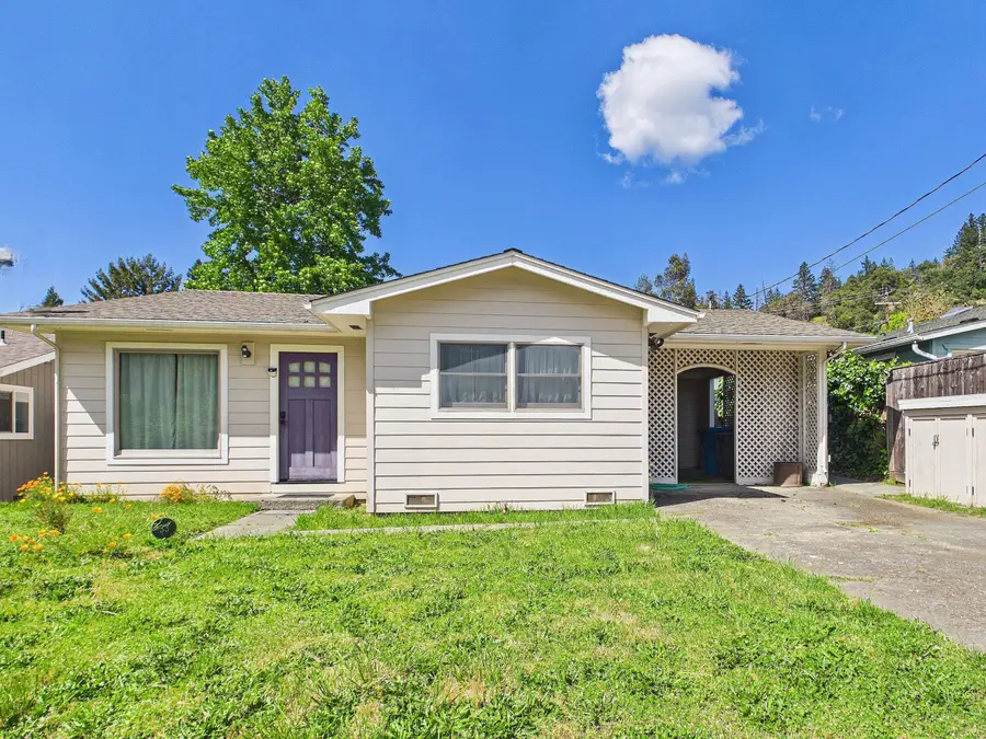 33 Empire Avenue, Redway, CA 95560 - #2