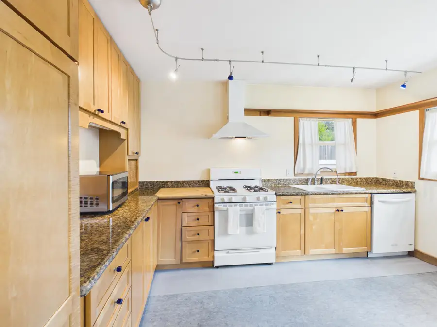 33 Empire Avenue, Redway, CA 95560 - #3