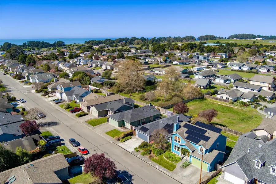 1321 Silverado Avenue, McKinleyville, CA 95519 - #3