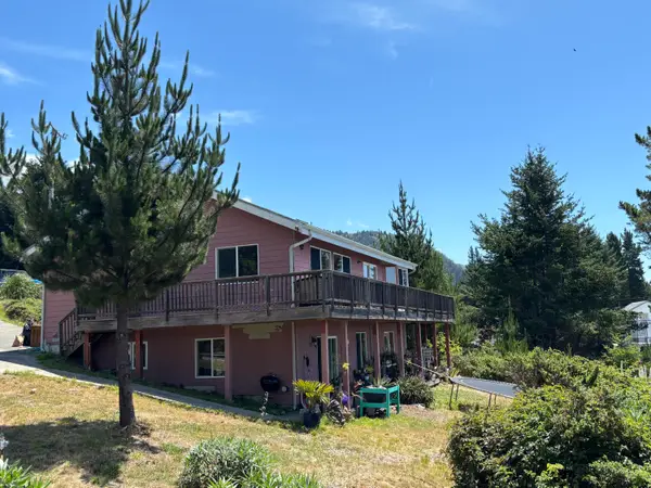 94 Sea Crest Road, Shelter Cove, CA 95589