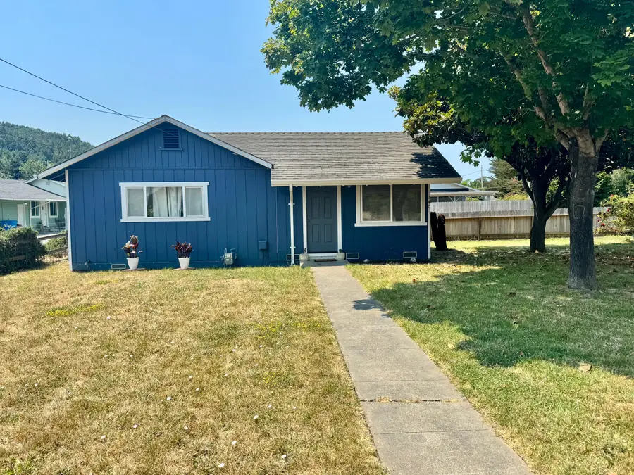 140 River Street, Rio Dell, CA 95562 - #2