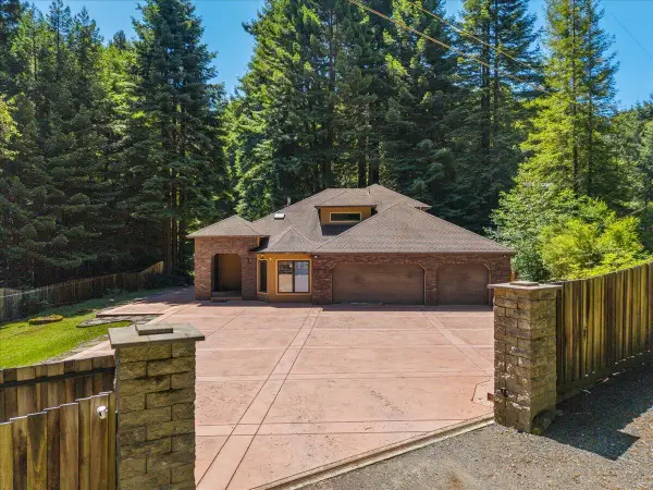 132 Pepperwood Lane, Arcata, CA 95521