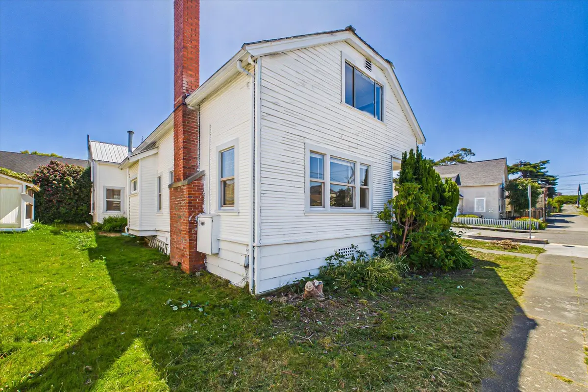 1437 F Street, Eureka, CA 95501 - #1