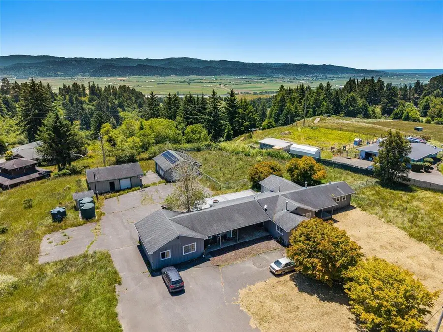 1770 Tompkins Hill Road, Fortuna, CA 95540 - #3