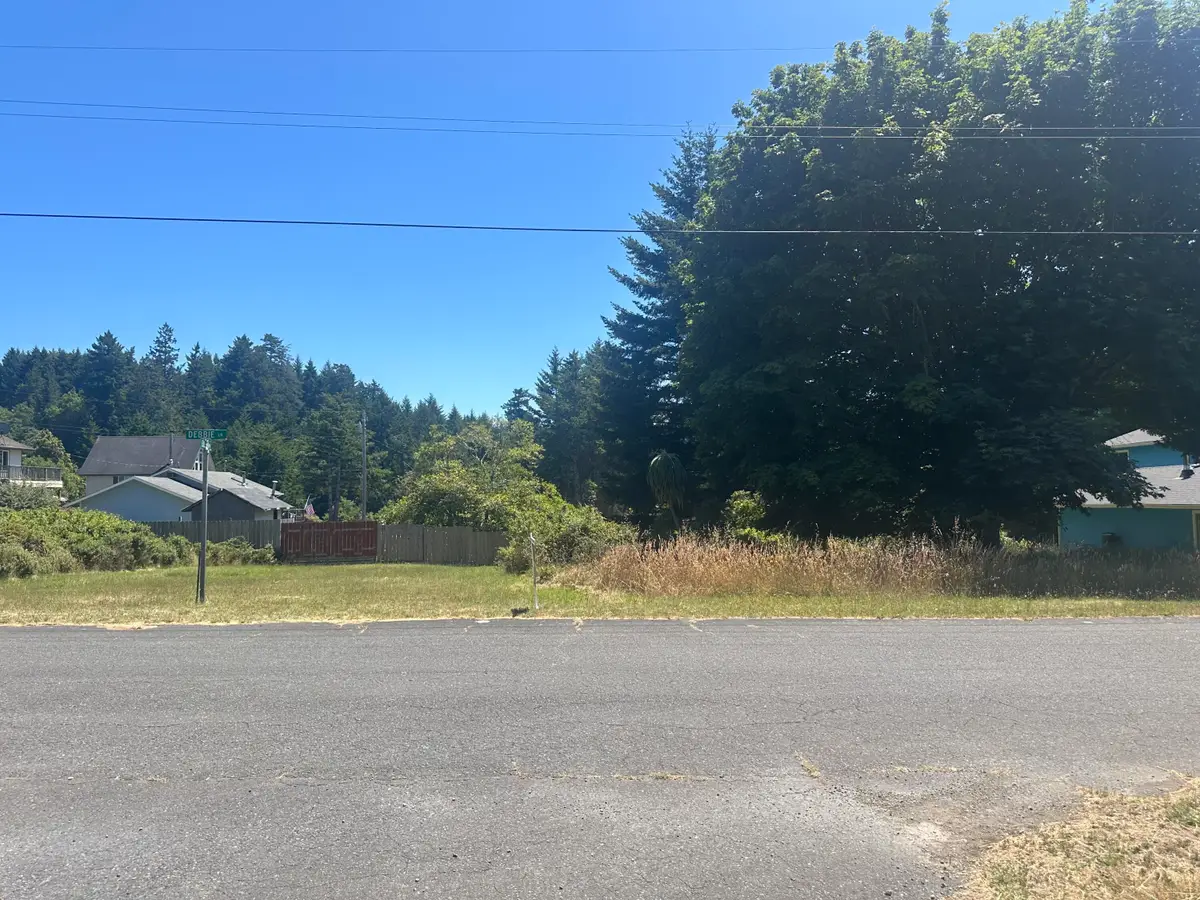 200 Debbie Lane, Shelter Cove, CA 95589 - #1