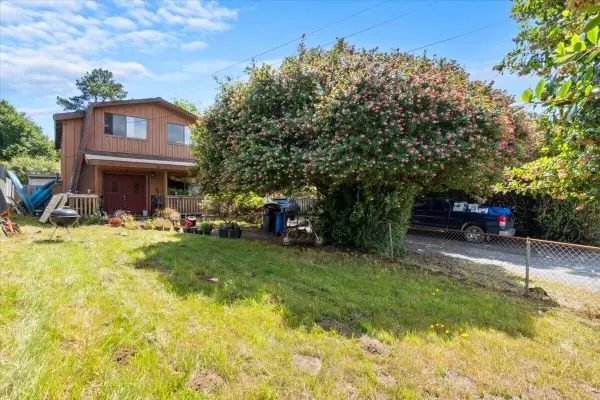 1448 Railroad Drive, McKinleyville, CA 95519