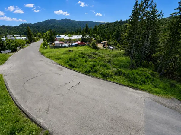 1380 Evergreen Road, Redway, CA 95560