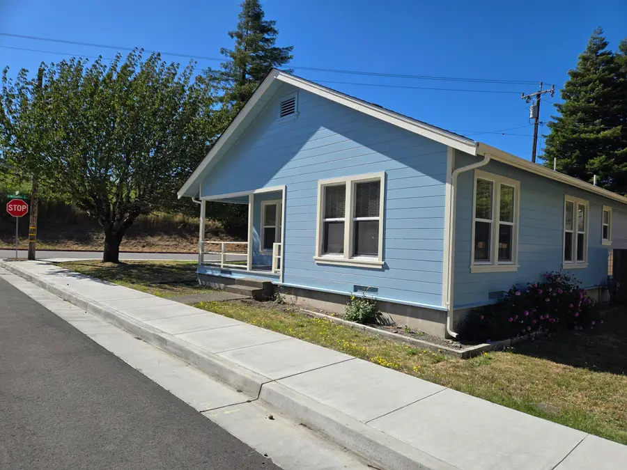 821 8th Street, Scotia, CA 95565 - #3