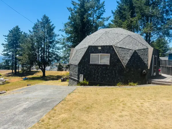 265 Seafoam Drive, Shelter Cove, CA 95589