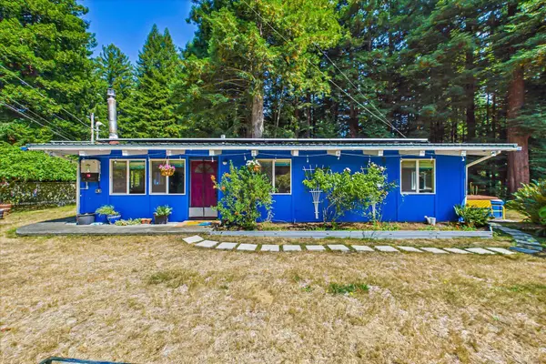 2066 Golf Course Road, Bayside South, CA 95524