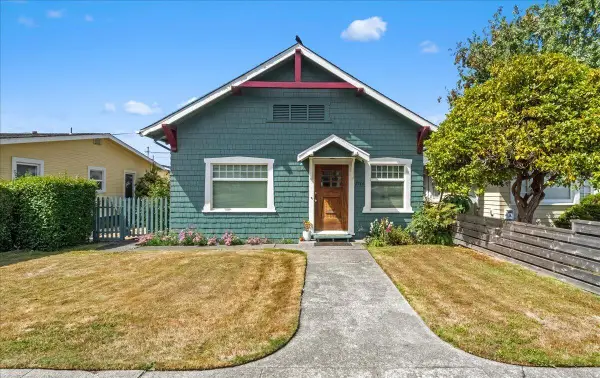 2744 F Street, Eureka, CA 95501
