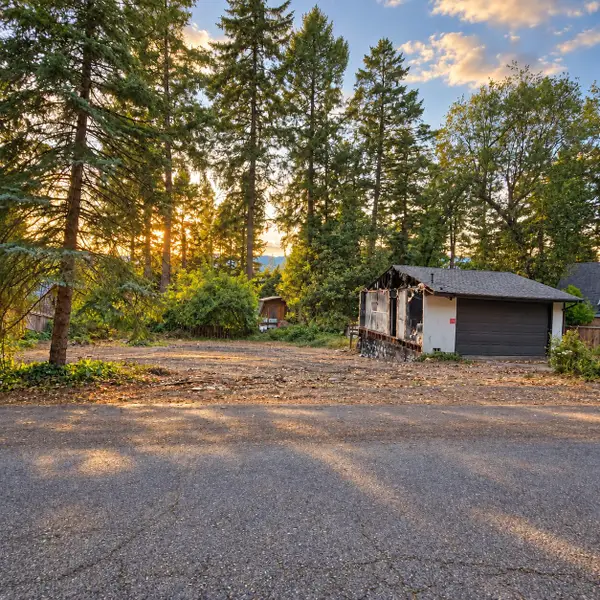 92 Sunset Lane, Willow Creek, CA 95573