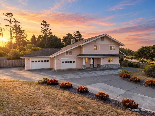 2568 Knox Cove Drive, McKinleyville, CA 95519