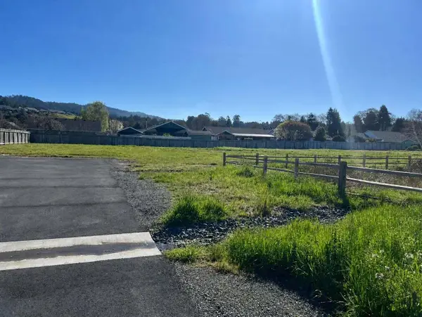 585 Berry Creek Avenue, Fortuna, CA 95540
