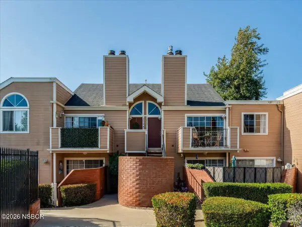2422 Village Green, Santa Maria, CA 93455