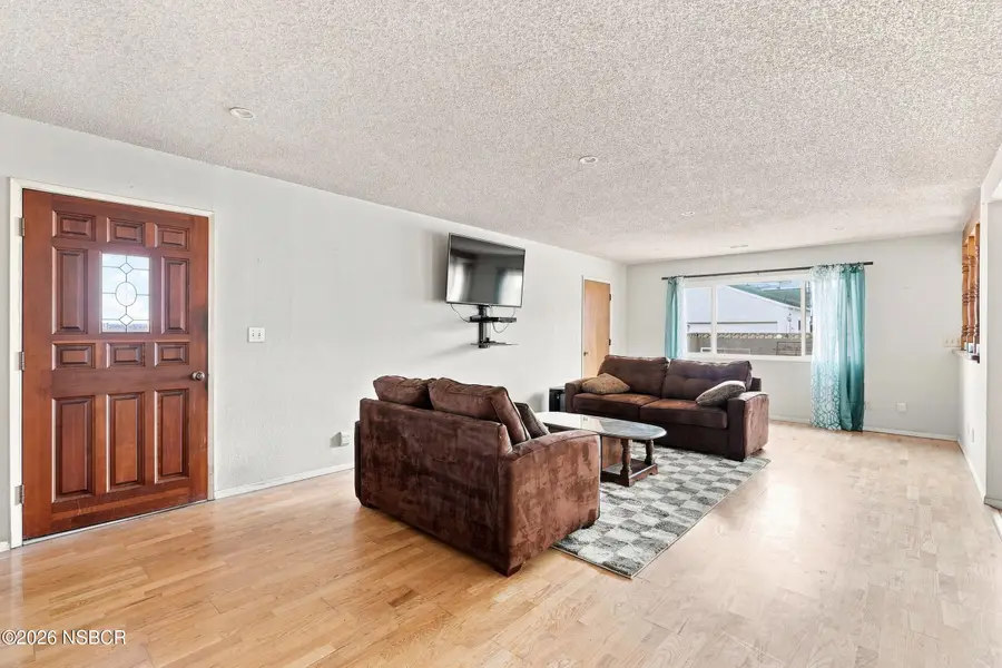 1104 E Peach Avenue, Lompoc, CA 93436 - #2