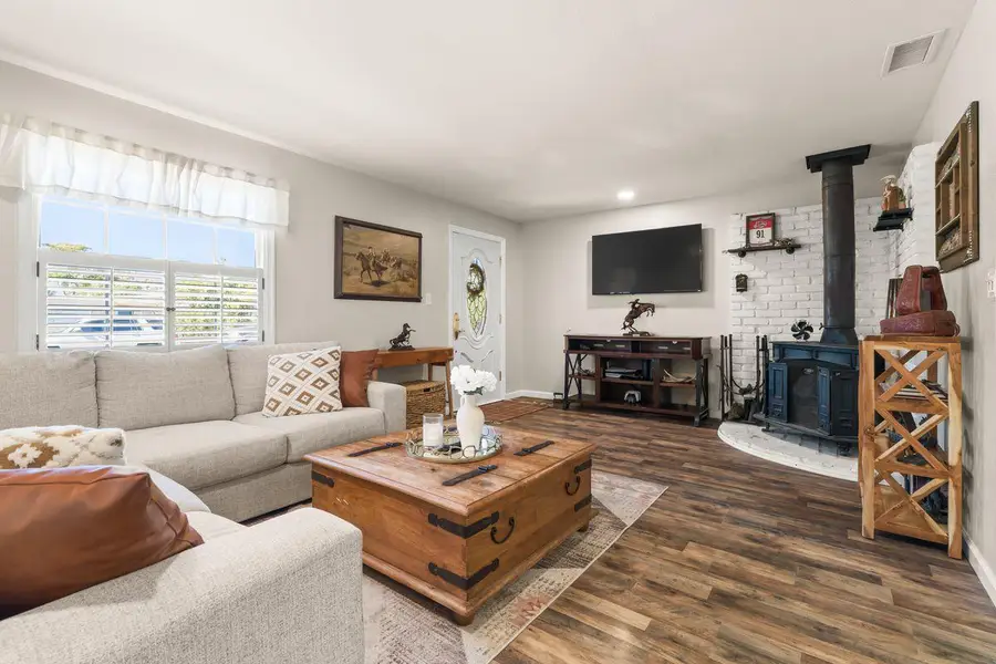 326 Larmier Avenue, Oak View, CA 93022 - #3
