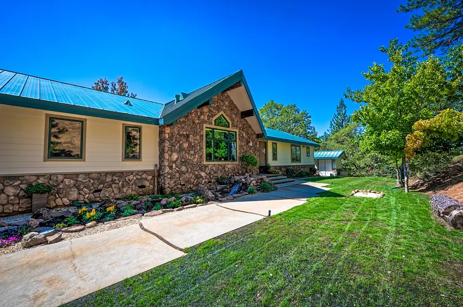 19200 Mountain Maple Road, Lakehead, CA 96051 - Image #2