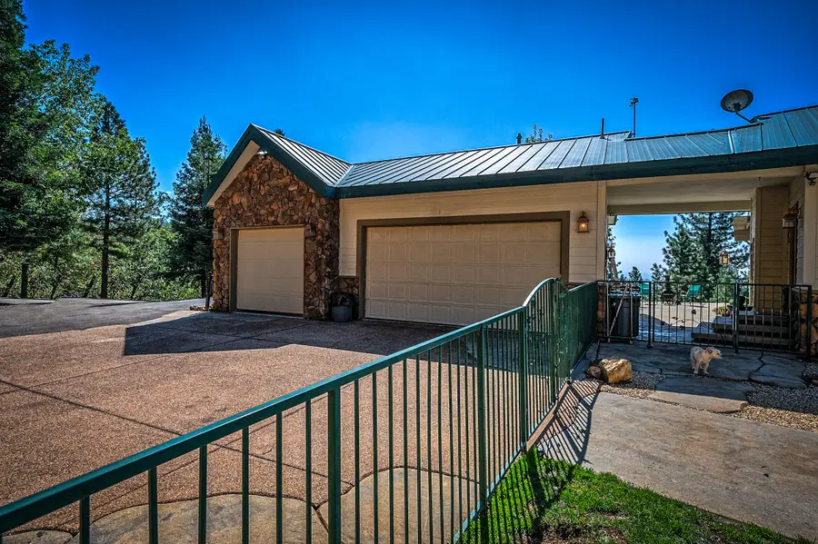 19200 Mountain Maple Road, Lakehead, CA 96051 - Image #3