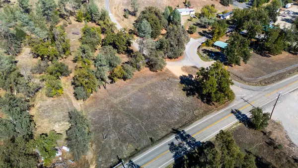 7384 Honeybee Road, Redding, CA 96001