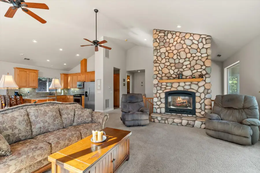 19720 Oak Knoll Drive, Lakehead, CA 96051 - Image #3