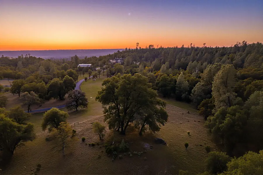 Deer Hollow Court, Redding, CA 96001 - Image #2