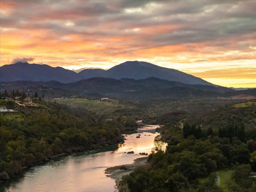 418 Moonstone Way, Redding, CA 96003 - Image #2