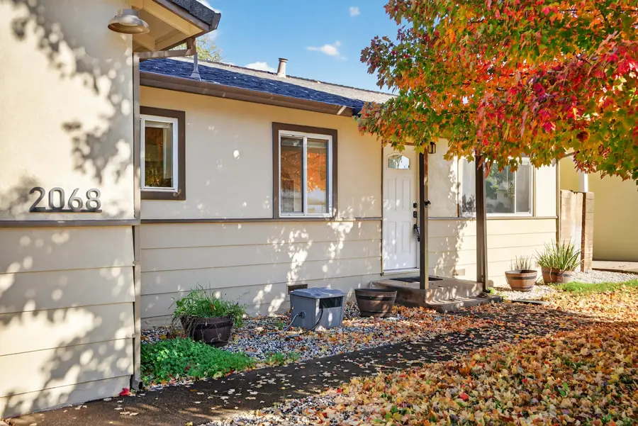 2068 Solar Way, Redding, CA 96002 - Image #3