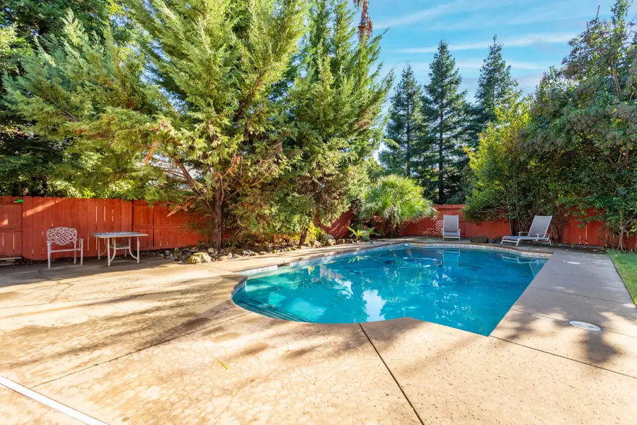 2877 Green Riffle Road, Redding, CA 96002 - Image #2