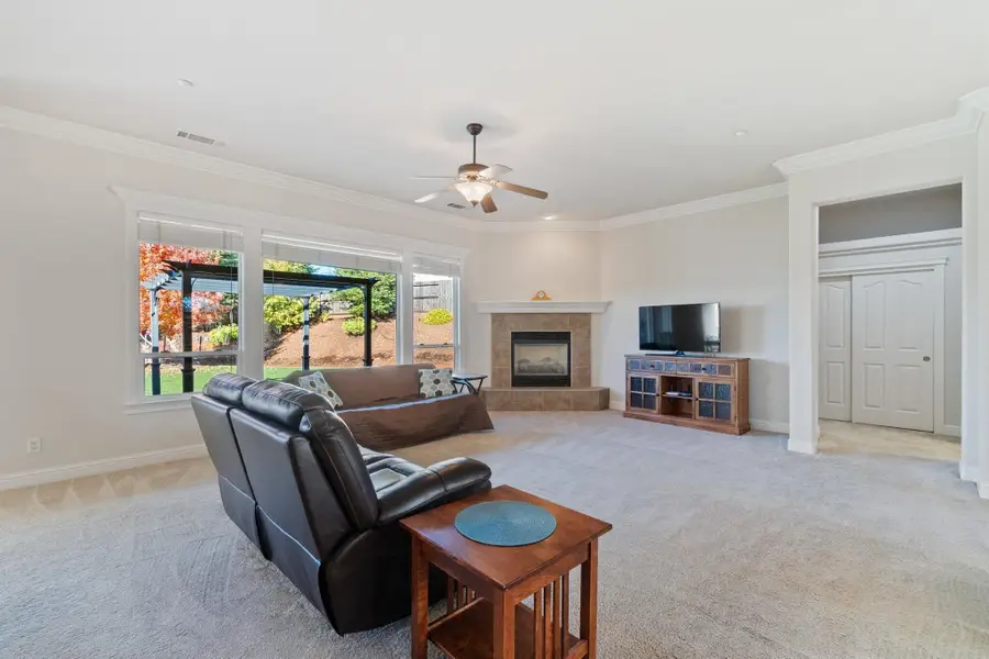 2030 Hedgerow Avenue, Redding, CA 96003 - Image #3