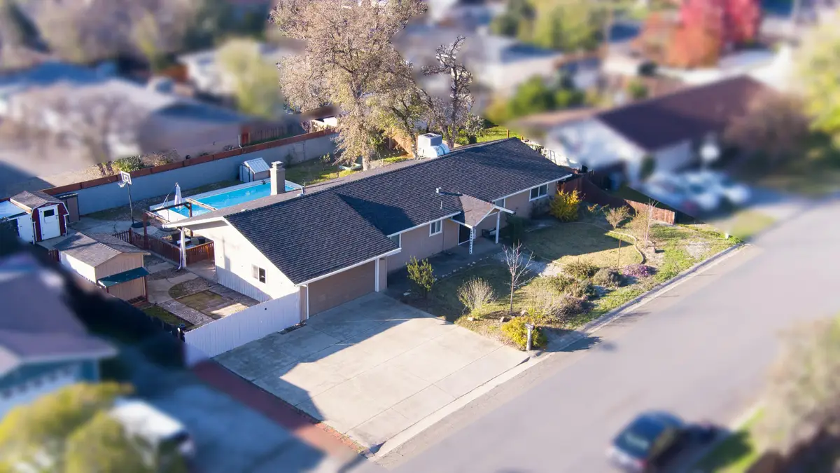 2850 Oakview Drive, Redding, CA 96002 - Image #1