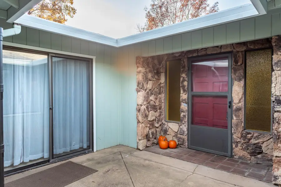 940 Golden Heights Court, Redding, CA 96003 - Image #3